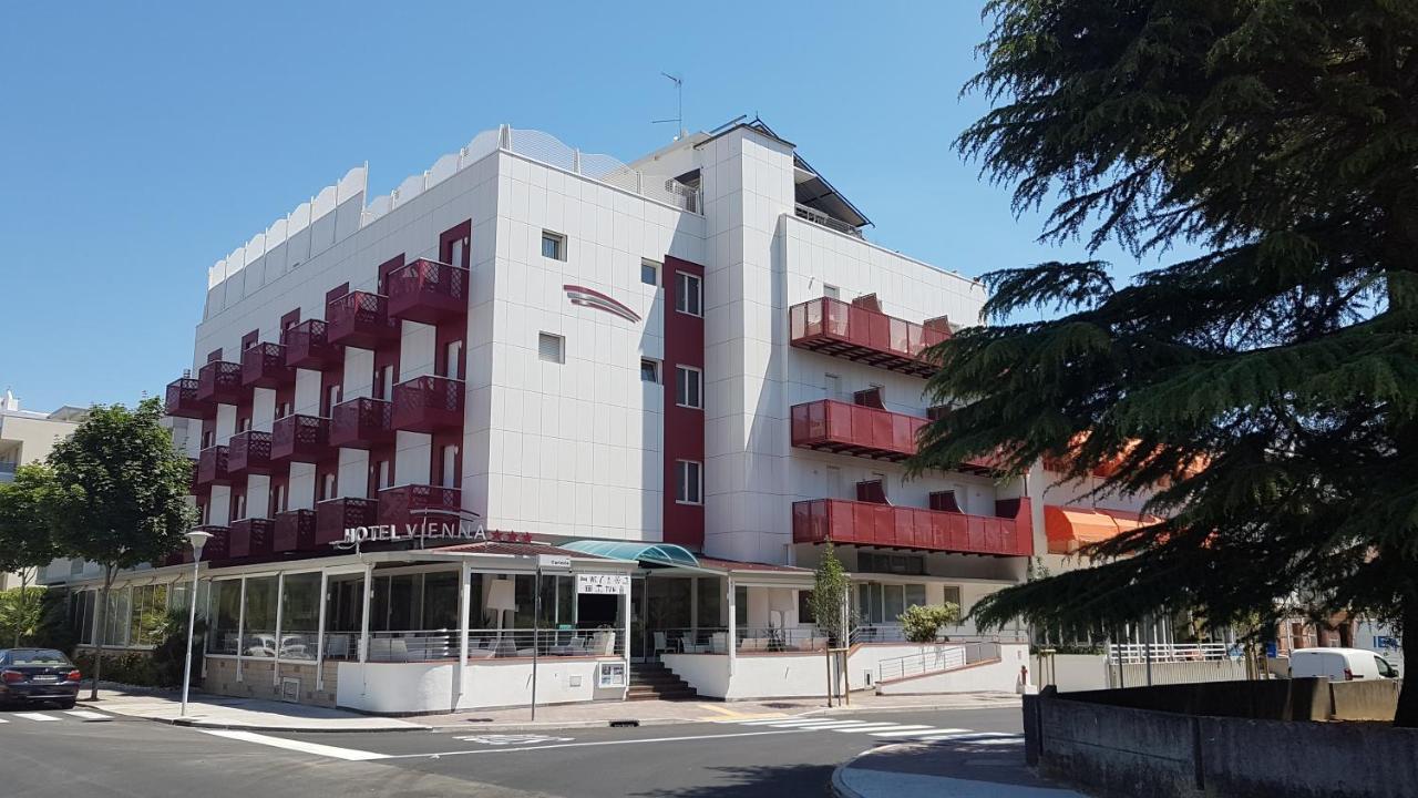 Hotel Vienna Lignano Sabbiadoro Exteriör bild