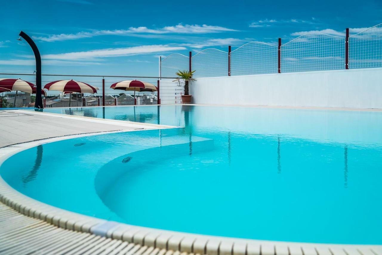 Hotel Vienna Lignano Sabbiadoro Exteriör bild